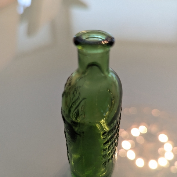 Vintage Wheaton Green Miniature Bottle Franks Safe Kidney & Liver Cure Bottle 3" - Picture 2 of 7
